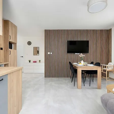 Przytulny Blisko Plazy Z Parkingiem By Renters Apartmán